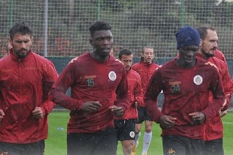 Alanyaspor yağmur altında &ccedil;alıştı