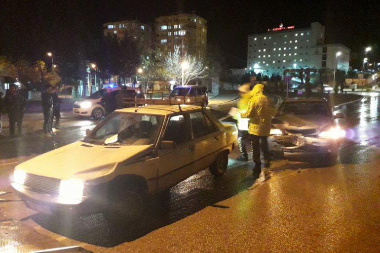Trafik kazasında 3 kişi yaralandı