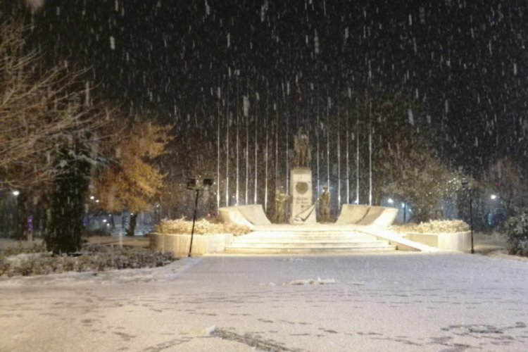 Isparta ve 8 il&ccedil;esinde okullara kar tatili