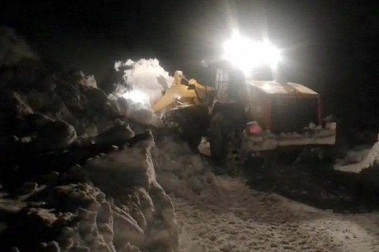 Kar nedeniyle k&ouml;yde mahsur kalan kalp hastası 6 saatte hastaneye ulaştırıldı