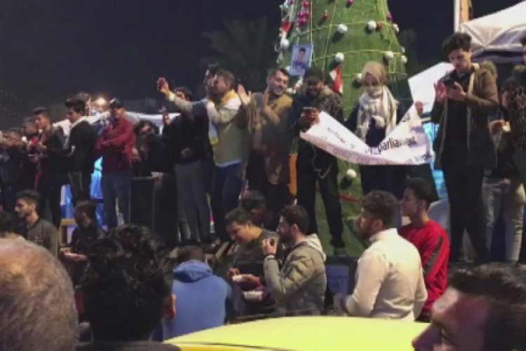 ABD Bağdat B&uuml;y&uuml;kel&ccedil;iliği karşısına S&uuml;leymani'nin posteri asıldı