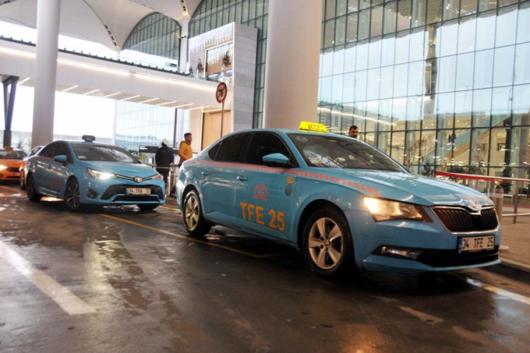 İstanbul'da 'Turkuaz taksi' tartışması