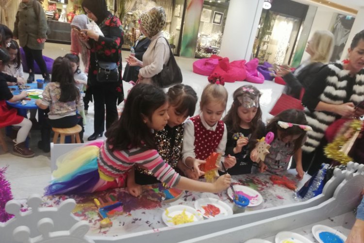 Bursalı minikler ahşap oyuncakları boyadı