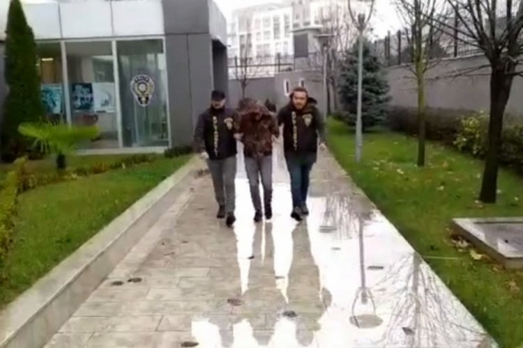 Laptop &ccedil;alan hırsızı polis kıskıvrak yakaladı