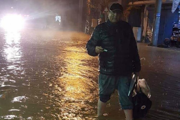 Alanya'da sağanak; ev ve iş yerlerini su bastı