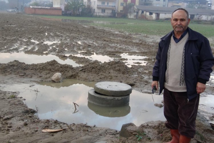 Tarlası su altında kalan &ccedil;ift&ccedil;i, zararının karşılanması istedi