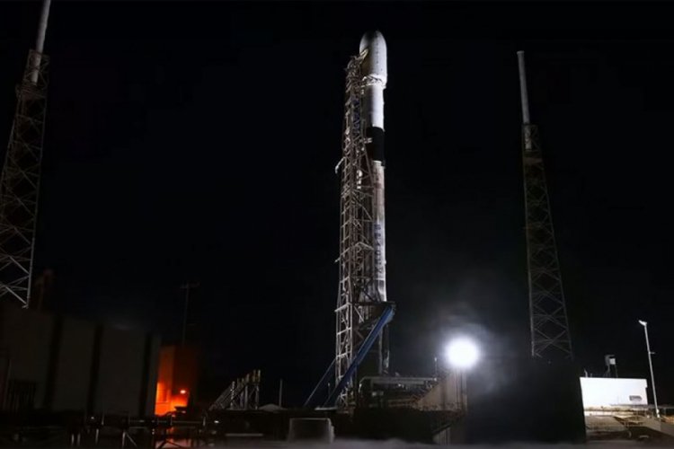SpaceX,  y&ouml;r&uuml;ngeye tek seferde 60 uydu g&ouml;nderdi