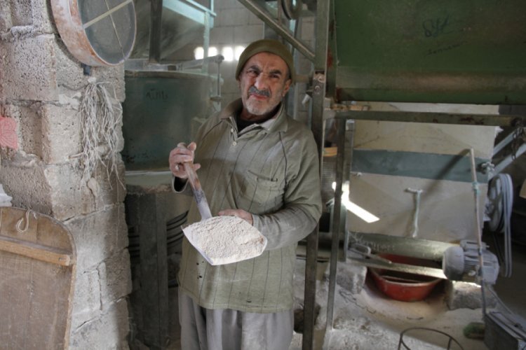 İşlettiği taş değirmen sayesinde 7 &ccedil;ocuğunu &uuml;niversiteli yaptı
