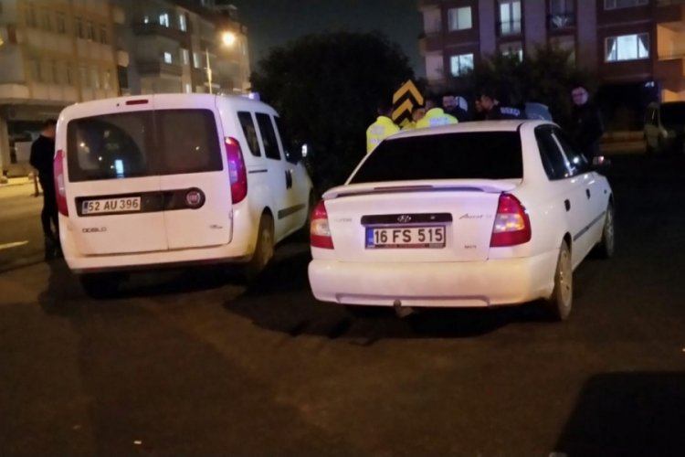Uygulama noktasında polisin ayağını ezdi