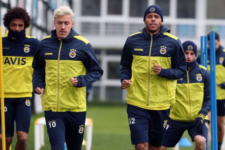 Fenerbah&ccedil;e g&uuml;n&uuml;n ilk &ccedil;alışmasını yaptı