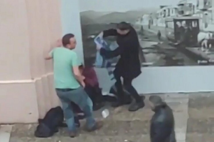 Kıyafetlerini &ccedil;ıkarıp dilenciyi giydirdi