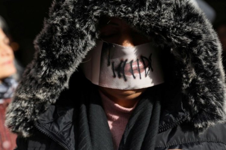 Kıbrıs'taki 'tecav&uuml;z' davasında İngiliz turiste yalan beyandan hapis