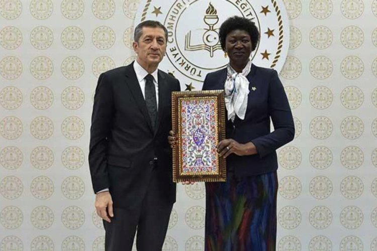 Bakan Sel&ccedil;uk, G&uuml;ney Sudanlı Bakan Acuil ile bir araya geldi