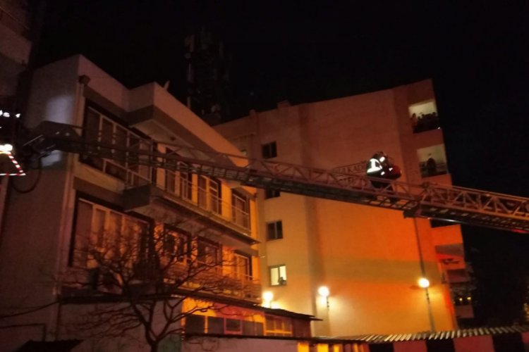 Baygınlık ge&ccedil;iren vatandaşı yangından kurtardılar