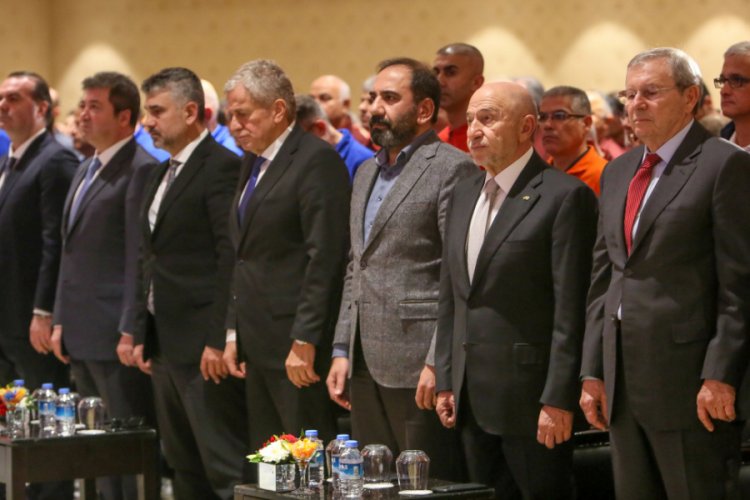 Nihat &Ouml;zdemir'den hakemlere destek