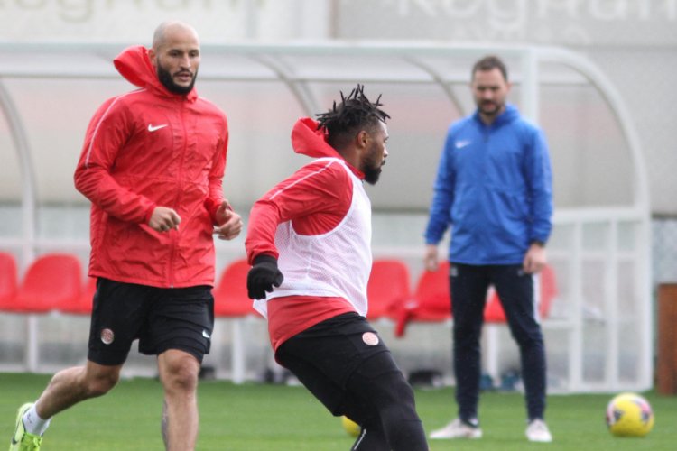 Antalyaspor'da Kudryashov ilk antrenmanına &ccedil;ıktı
