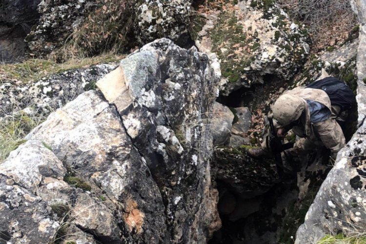 PKK'nın toprağa g&ouml;m&uuml;l&uuml; malzemeleri ele ge&ccedil;irildi