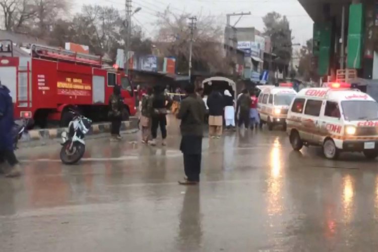 Pakistan'da bombalı saldırı: 2 &ouml;l&uuml;, 14 yaralı