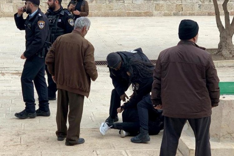 İsrail polisi, Mescid-i Aksa'da 5 Filistinliyi g&ouml;zaltına aldı