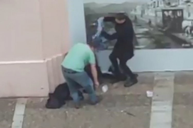 Evsiz vatandaşı elleriyle giydirdiler