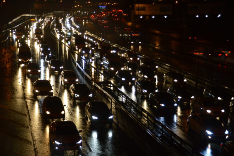 Trafik yoğunluğu y&uuml;zde 80'lere ulaştı