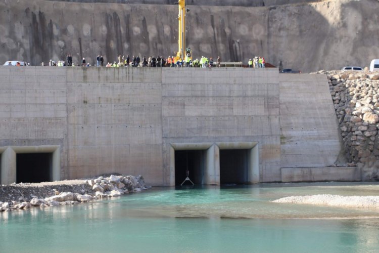 Avrupa'nın en b&uuml;y&uuml;k barajında su tutulmaya başlandı