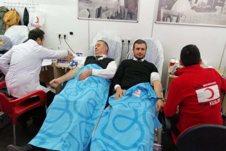 Kesmekaya ile Uzun'dan &uuml;niversite &ouml;ğrencisi Samet i&ccedil;in kan bağışı