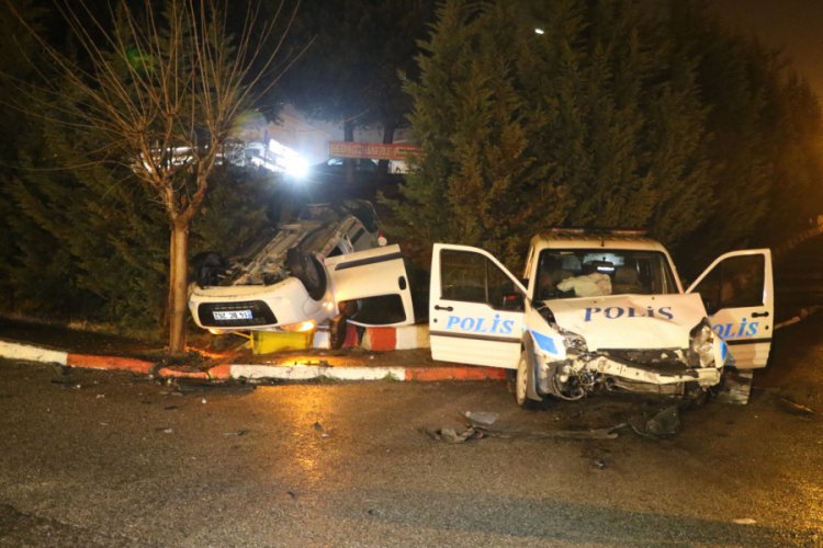 Polis otosu ile ara&ccedil; &ccedil;arpıştı