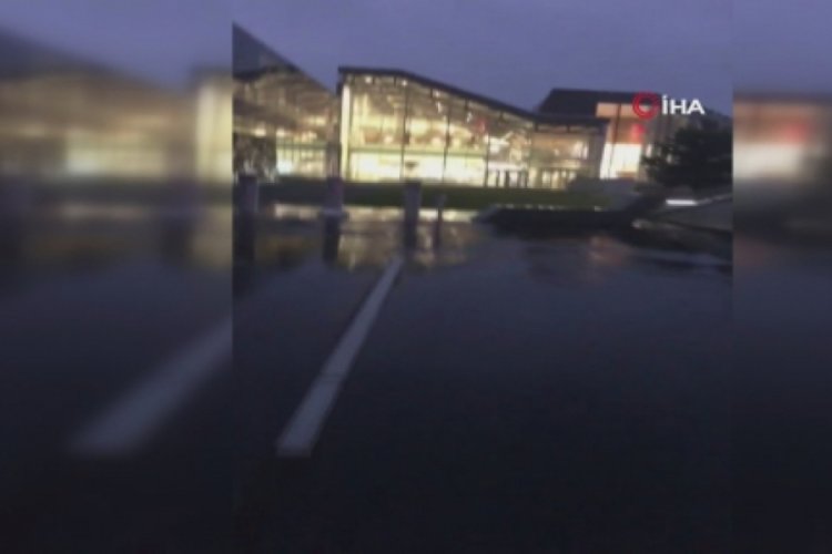 Havaalanında &ccedil;ıkan yangın u&ccedil;uşları iptal ettirdi