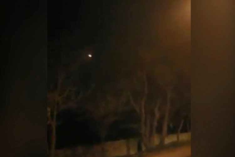 İran'ın başkenti Tahran'da yolcu u&ccedil;ağı d&uuml;şt&uuml;