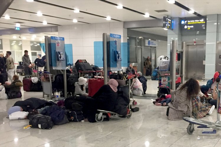 Pistten &ccedil;ıkan u&ccedil;ak hangara &ccedil;ekildi