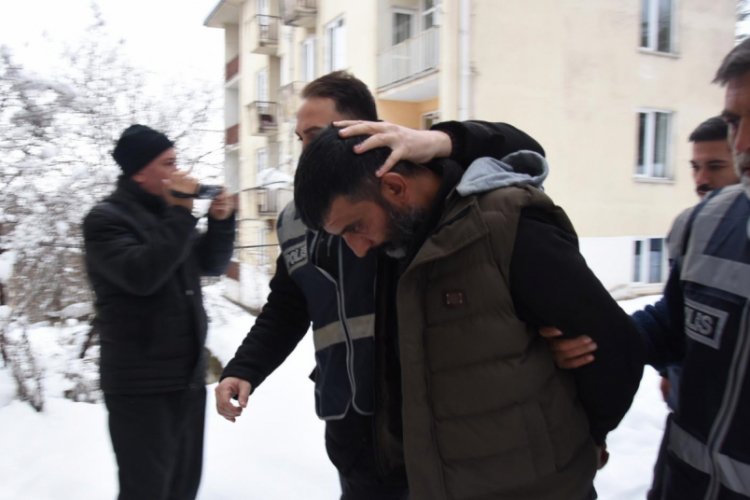 Polis, yılbaşı gecesi işlenen &ccedil;ifte cinayeti 8 saatte &ccedil;&ouml;zd&uuml;