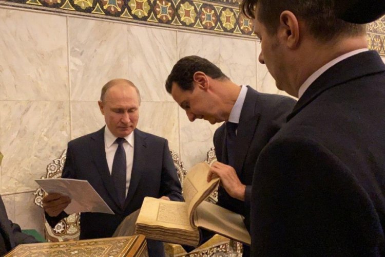 Putin, Kuran-ı Kerim'i inceledi