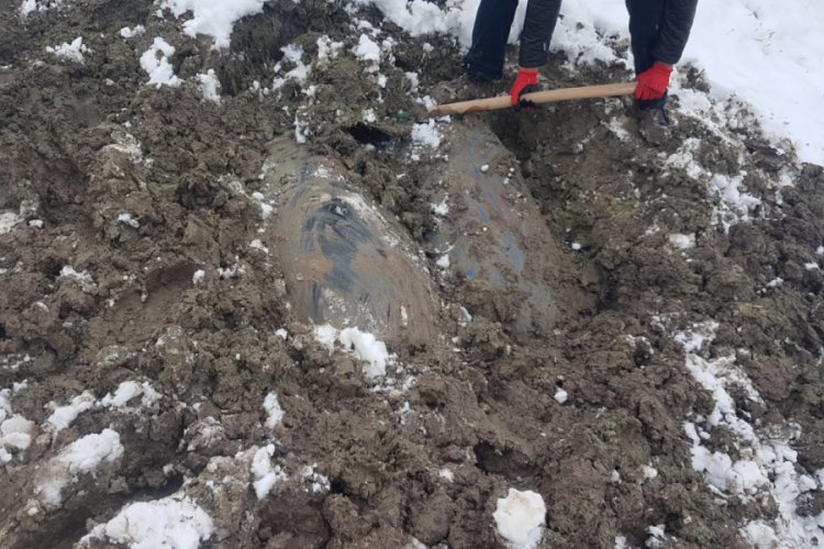 Toprağa g&ouml;m&uuml;l&uuml; 162 kilo esrar ele ge&ccedil;irildi