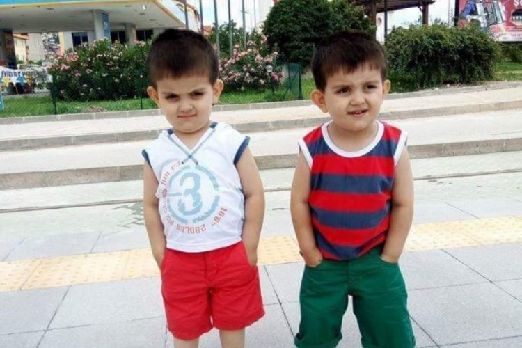 Hastalık ikiz kardeşleri 2 yıl arayla hayattan kopardı