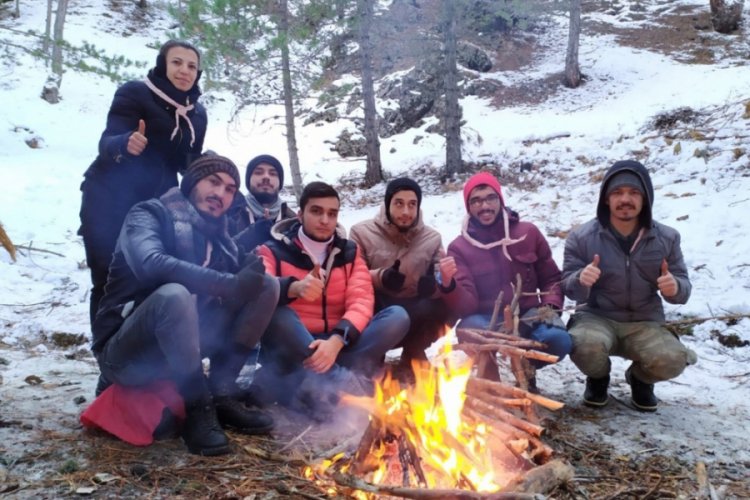 NEV&Uuml; izci kul&uuml;b&uuml;nden kardan izler kampı