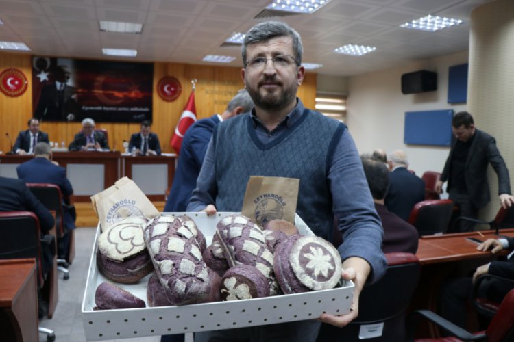 &Uuml;rettiği mor ekmeğin siparişlerine yetişemiyor