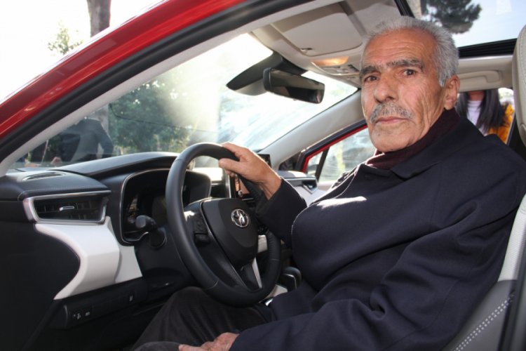 Şehit babasına hayırsever vatandaş tarafından 150 bin TL'lik araba