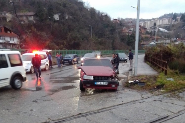 Tren &ccedil;arptı, s&uuml;r&uuml;c&uuml;n&uuml;n burnu bile kanamadı