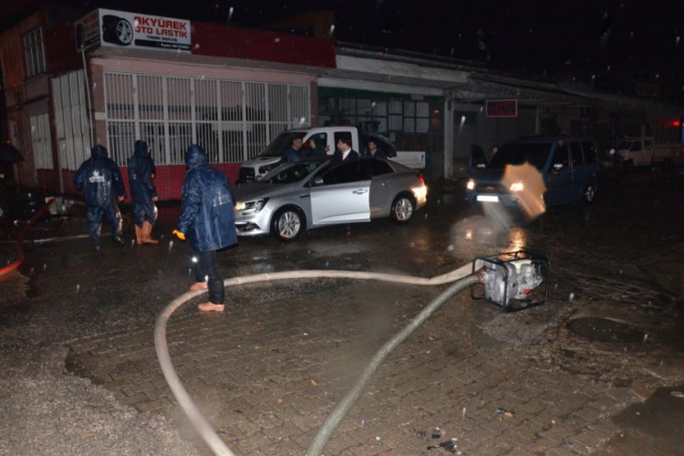 Sağanak yağış hayatı olumsuz etkiledi