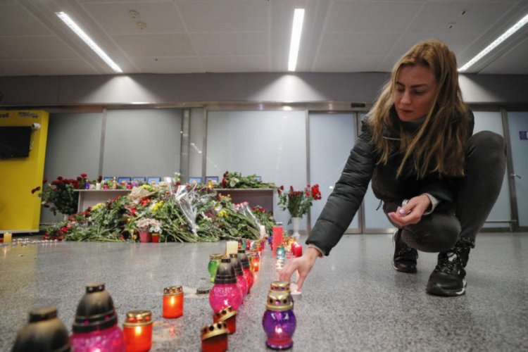 Kiev'de İran'daki u&ccedil;ak kazasında hayatını kaybedenler anıldı