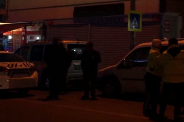 &Ouml;zel halk otob&uuml;s&uuml;n&uuml;n &ccedil;arptığı 2 kişi yaralandı