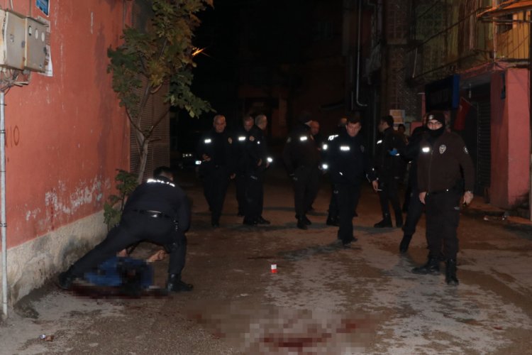 Sokak ortasında silahlı &ccedil;atışma: 1 yaralı