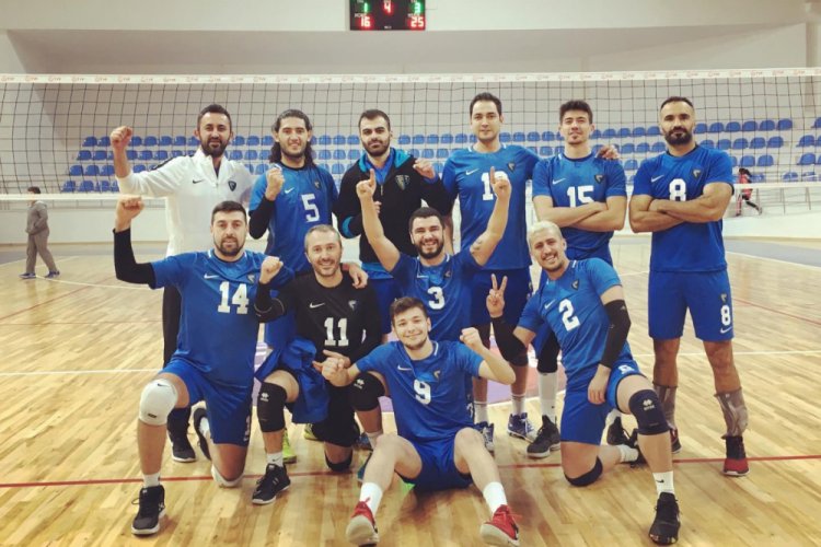 Karacabey Belediyespor Erkek Voleybol Takımı şampiyonluk yolunda iddialı