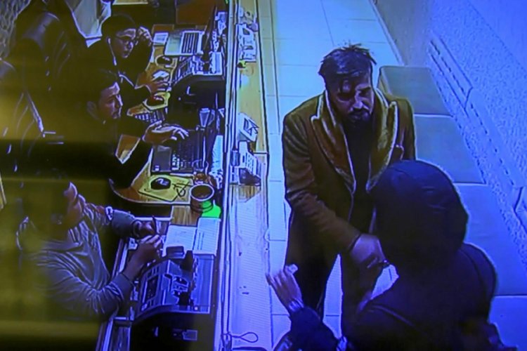D&ouml;viz b&uuml;rosundaki yumruklu kavga kamerada