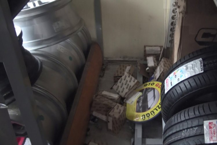 Dakikalar i&ccedil;erisinde onlarca kış lastiği &ccedil;aldılar