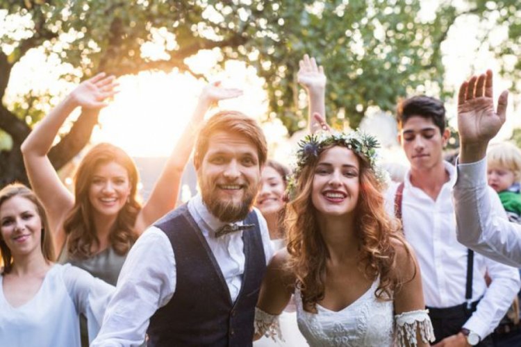 Sosyal medya nedeniyle d&uuml;ğ&uuml;n masrafları 2 katına &ccedil;ıktı
