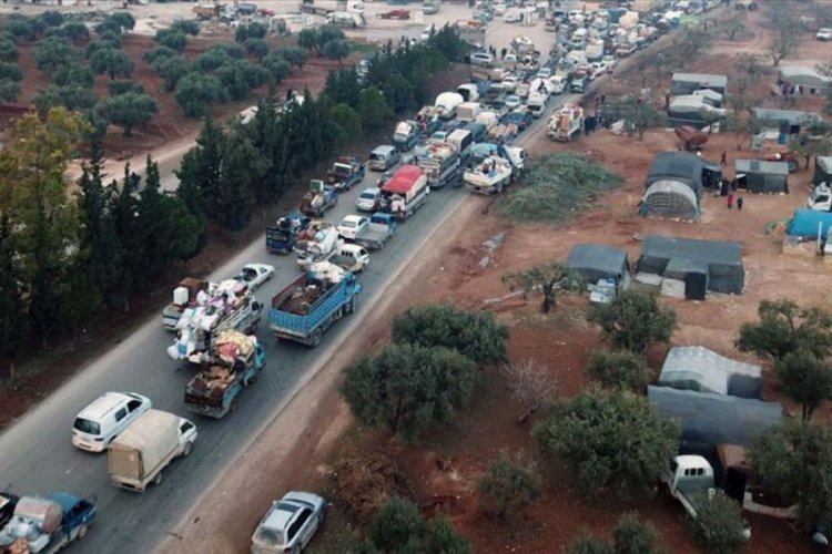 İdlib'den T&uuml;rkiye sınırı yakınına 20 bin sivil daha g&ouml;&ccedil; etti