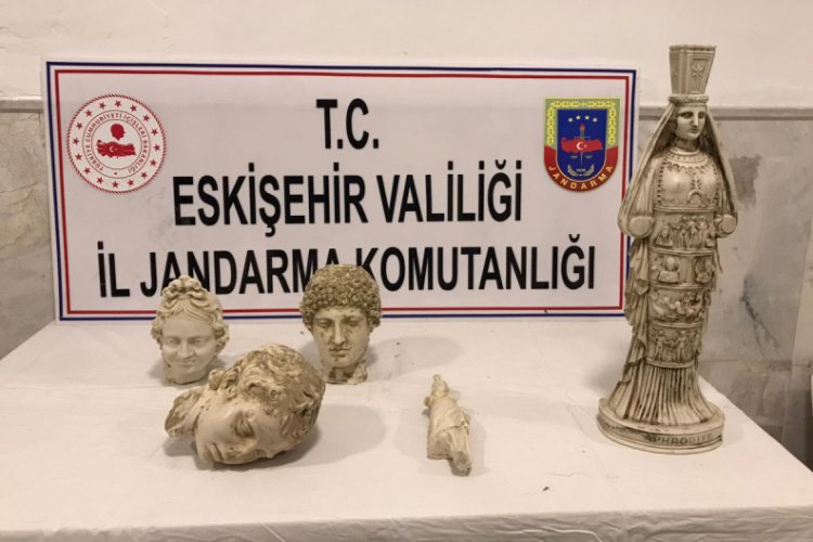 Roma d&ouml;nemine ait 5 heykelle yakalandılar