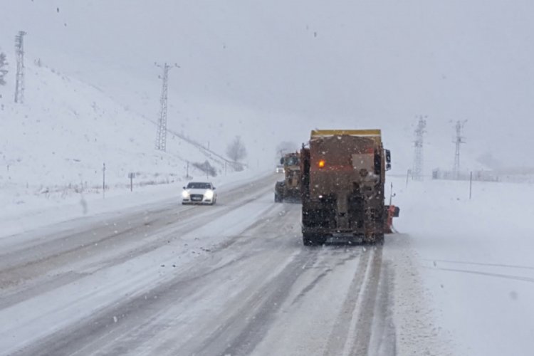 Erzincan'da 14 k&ouml;y yolu ulaşıma kapandı